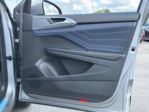 New 2026 Volkswagen Taos SEL AWD/4WD image 8