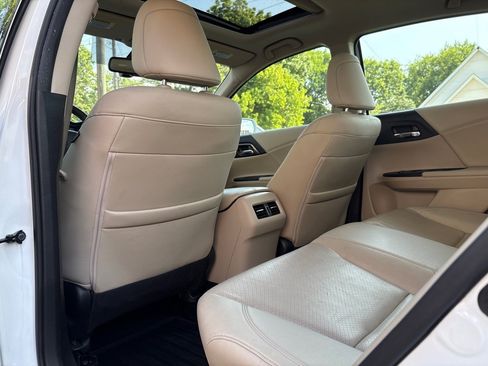 Used 2016 Honda Accord Touring image 12