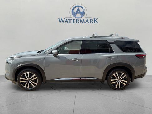 Certified 2025 Nissan Pathfinder Platinum AWD/4WD image 2