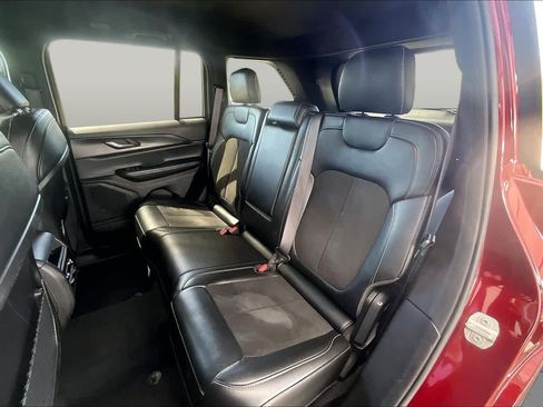 Used 2024 Jeep Grand Cherokee Altitude RWD image 19