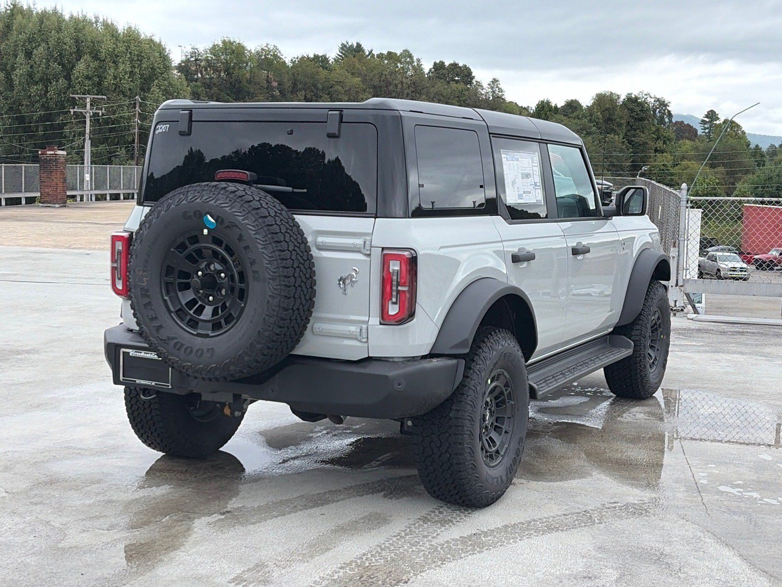 New 2026 Ford Bronco Outer Banks w/ Sasquatch Package AWD/4WD image 3