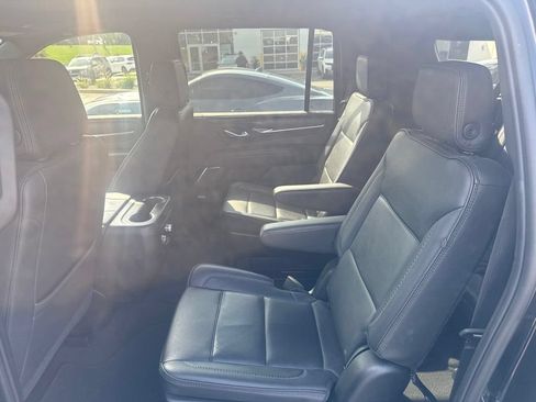 Used 2024 GMC Yukon XL Denali AWD/4WD image 9