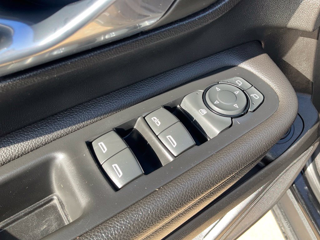 Used 2023 GMC Terrain SLE w/ Driver Convenience Package FWD image 5
