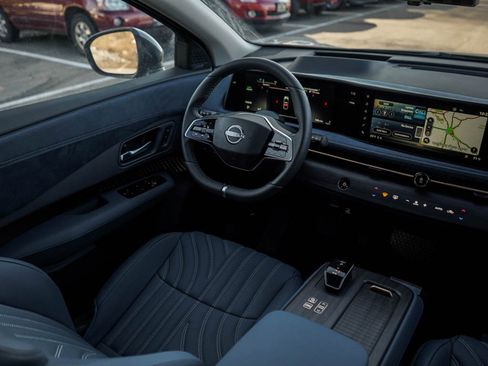 New 2025 Nissan Ariya Platinum image 15