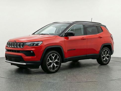 Used 2025 Jeep Compass Limited AWD/4WD image 3