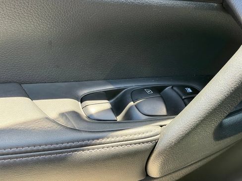 Used 2020 Nissan Rogue SV w/ Premium Package FWD image 6
