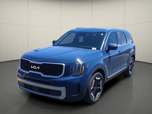 Used 2023 Kia Telluride EX w/ EX Captain's Chair Package FWD image 3