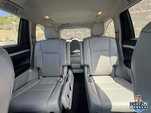 Used 2019 Toyota Highlander XLE AWD/4WD image 6