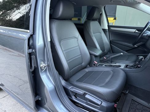 Used 2020 Volkswagen Passat 2.0T SE image 17