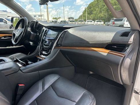Used 2020 Cadillac Escalade Luxury RWD image 29