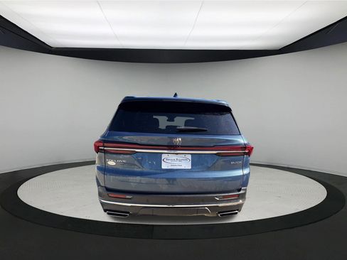 Used 2025 Buick Enclave Preferred FWD image 4
