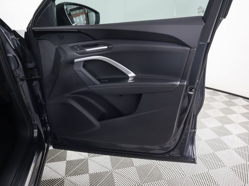 Used 2025 Audi Q5 Premium w/ Convenience Package image 26