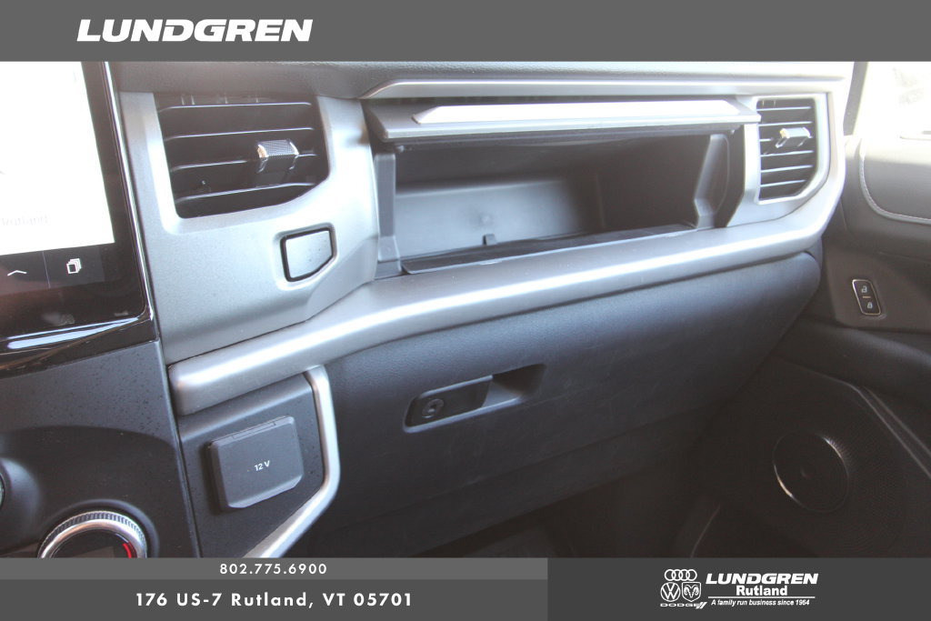 Used 2023 Ford Expedition XLT AWD/4WD image 3
