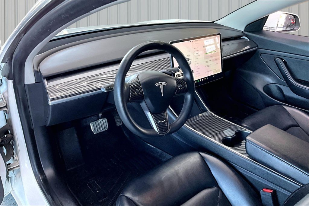 Used 2020 Tesla Model 3 Standard Range Plus RWD image 16
