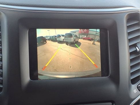 Used 2019 Jeep Cherokee Latitude Plus image 17