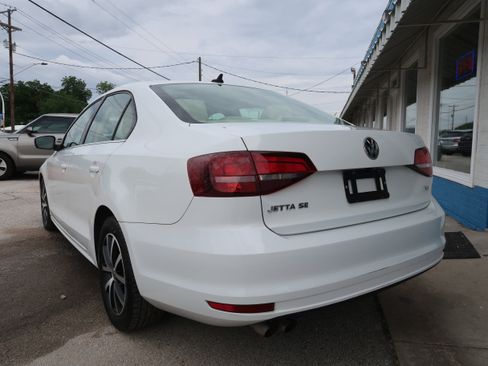 Used 2017 Volkswagen Jetta SE FWD image 7