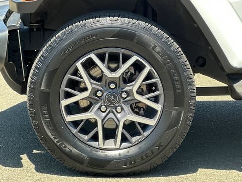 Used 2024 Jeep Wrangler Unlimited Sahara AWD/4WD image 31