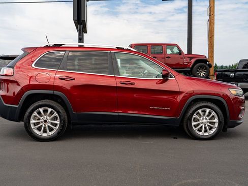 Used 2019 Jeep Cherokee Latitude w/ Popular Appearance Group FWD image 9
