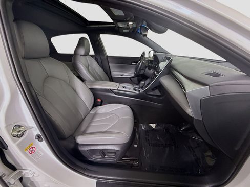 Used 2019 Toyota Avalon Limited image 29