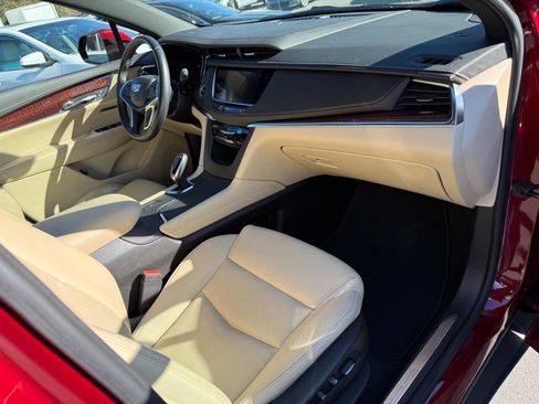 Used 2017 Cadillac XT5 Luxury w/ Driver Awareness Package image 12