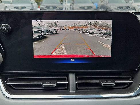 Used 2025 Chevrolet Trax LT image 18