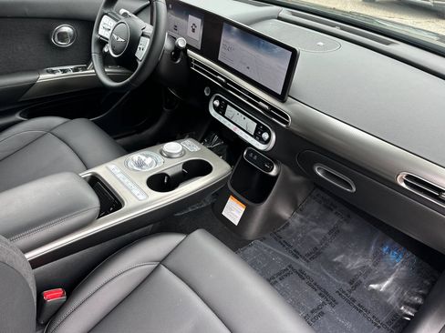 Used 2025 Genesis GV60 Advanced AWD/4WD image 19