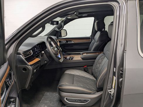 New 2025 Jeep Grand Wagoneer L Series III image 15