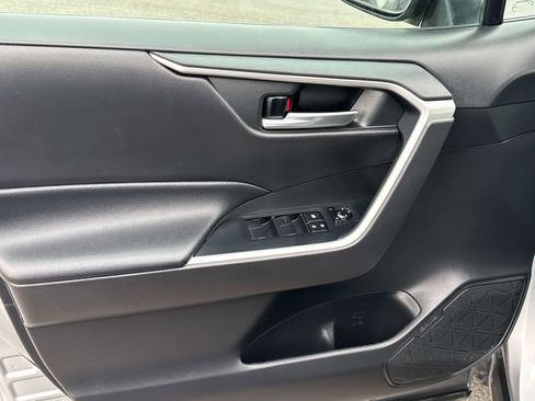 Used 2020 Toyota RAV4 XLE image 13