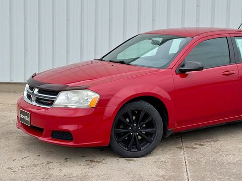 Used 2014 Dodge Avenger SE image 2