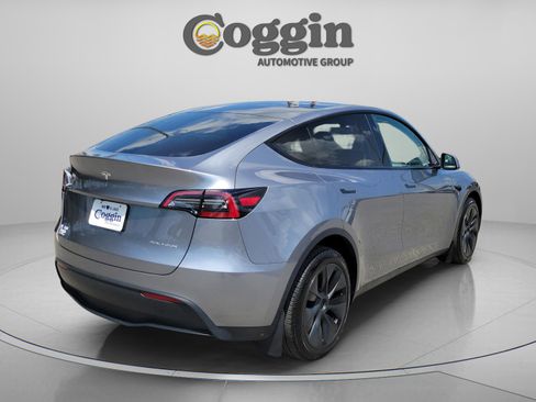 Used 2025 Tesla Model Y Long Range AWD/4WD image 3