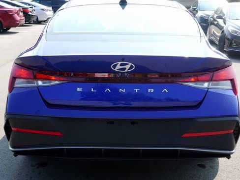 Used 2024 Hyundai Elantra SEL image 5