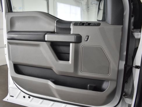 Used 2017 Ford F150 XLT AWD/4WD image 21