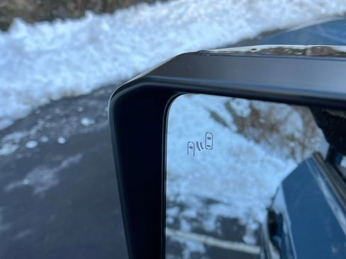 Used 2025 Toyota Land Cruiser image 27