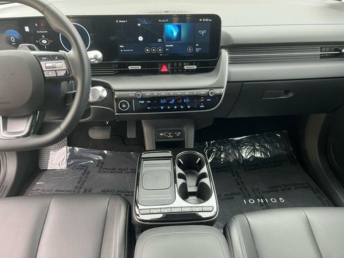 Used 2025 Hyundai Ioniq 5 SEL AWD/4WD image 16