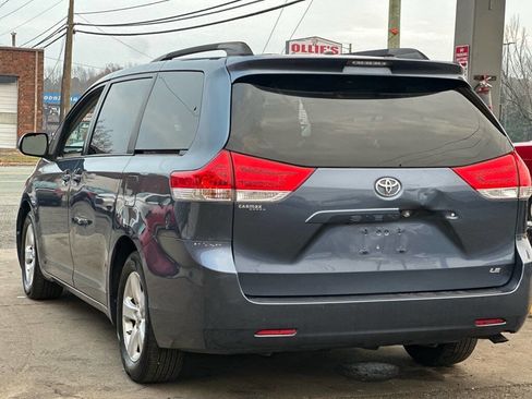 Used 2014 Toyota Sienna LE image 8