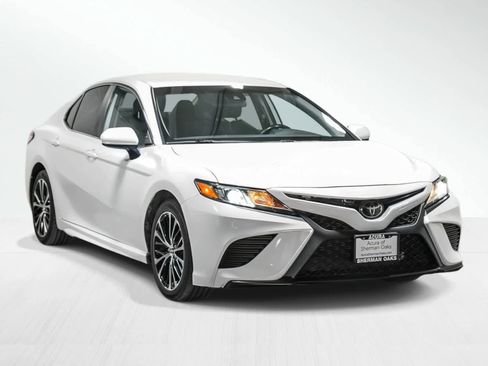 Used 2019 Toyota Camry SE image 6
