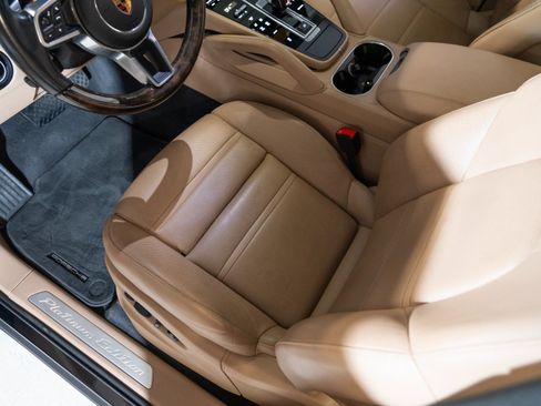 Certified 2023 Porsche Cayenne Platinum Edition AWD/4WD image 14
