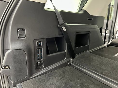 Used 2025 Ford Expedition Active image 40