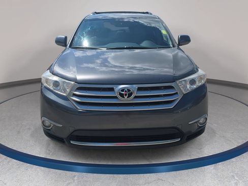 Used 2012 Toyota Highlander SE w/ Tow Pkg FWD image 2