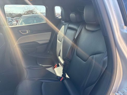 Used 2025 Jeep Compass Limited image 38