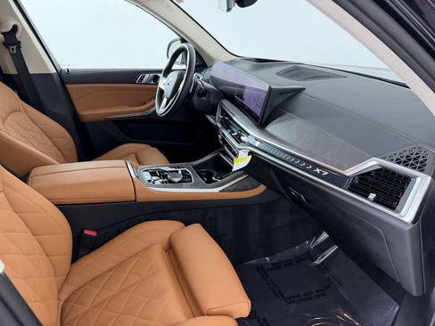 Used 2025 BMW X7 xDrive40i w/ Premium Package AWD/4WD image 11