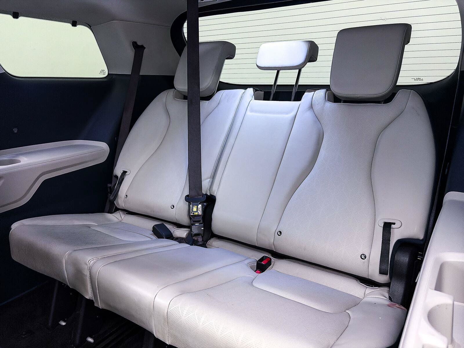 Used 2025 Kia Carnival SX FWD image 39