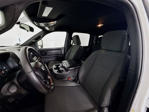 Used 2024 RAM 3500 Tradesman w/ Chrome Appearance Group image 17