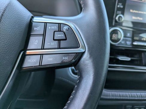 Certified 2020 Toyota Highlander L image 26