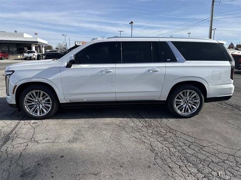 Used 2025 Cadillac Escalade ESV Premium Luxury w/ Touring Package image 9