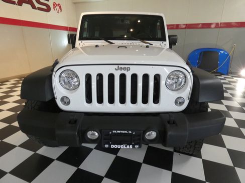 Used 2018 Jeep Wrangler Unlimited Sport S AWD/4WD image 2