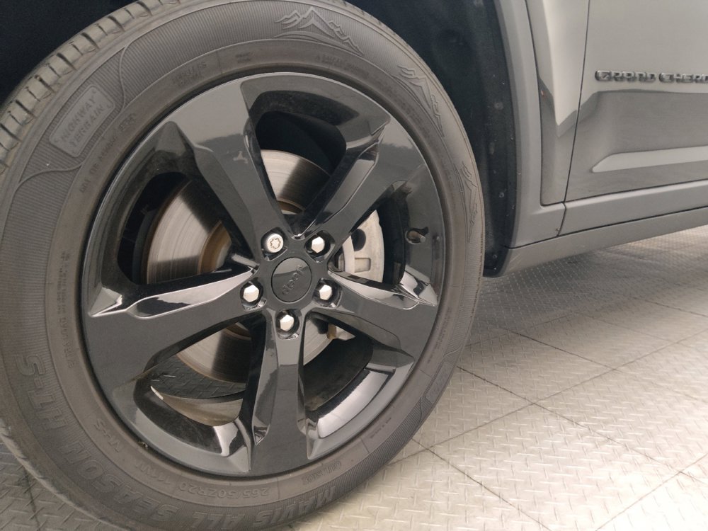 Used 2023 Jeep Grand Cherokee L Laredo RWD image 31