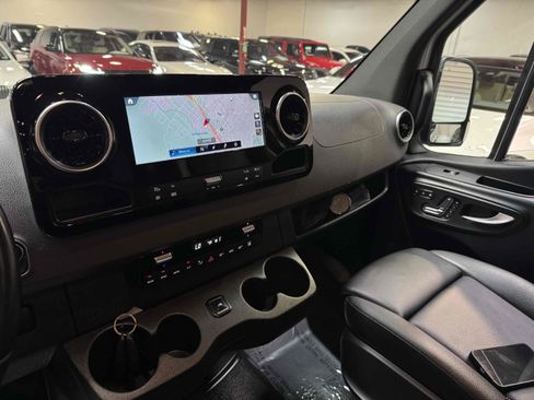 Used 2023 Mercedes-Benz Sprinter 2500 image 39