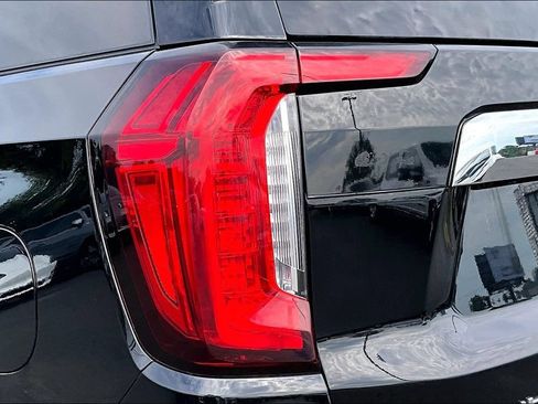 Used 2023 GMC Yukon SLT AWD/4WD image 25