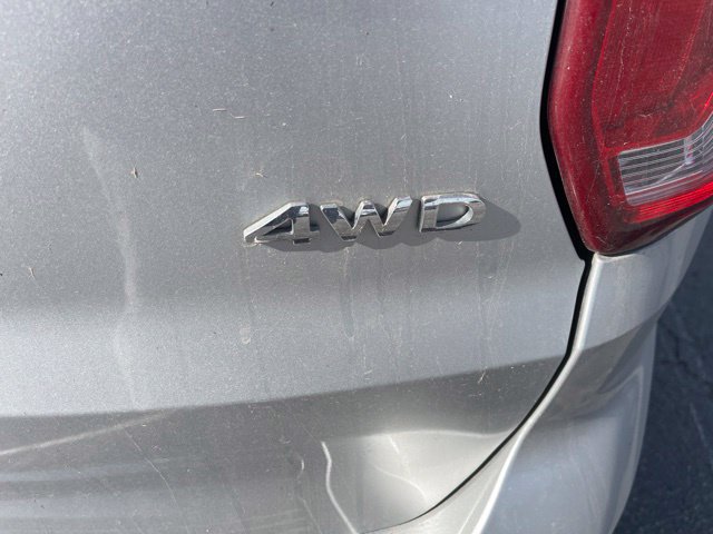 Used 2018 Ford Explorer XLT w/ Equipment Group 202A AWD/4WD image 13